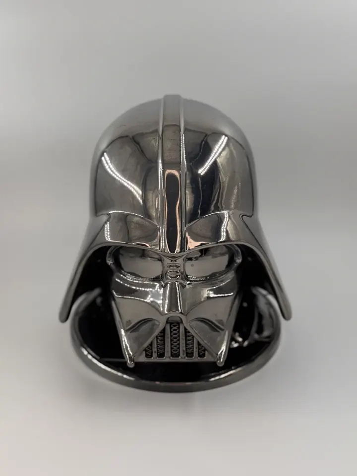 Casque décoratif imprimé en 3D, finition chromée sombre